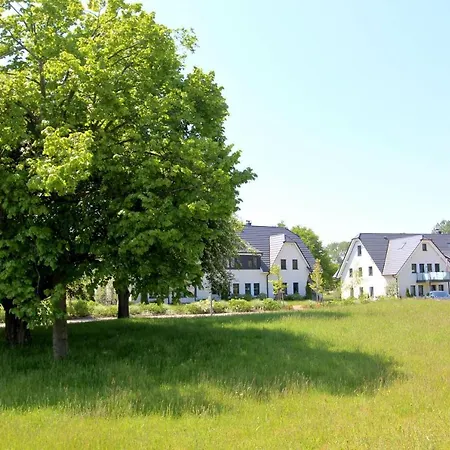 Rex Rugia: Beachside With Terrace And Access Apartment