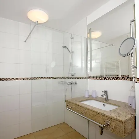 strandnahe FeWo mit Terrasse, gratis Nutzung vom AHOI Erlebnisbad und Sauna in Sellin - Rex Rugia FeWo 11-2 *