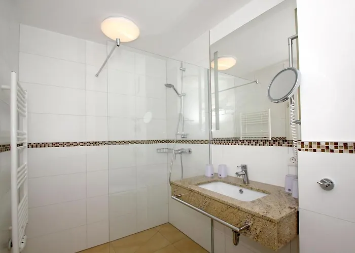 Rex Rugia 11-2 Mit Sauna- Und Schwimmbadnutzung Im Ahoi Sellin *